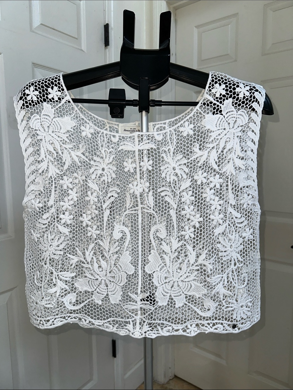 Abercrombie & Fitch Women’s White Floral Crochet Top in Size XS/S